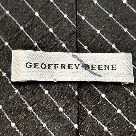 Geoffrey Beene Silk Tie 56 1/4 x 3 3/4” Black with Dots - Picture 6 of 11